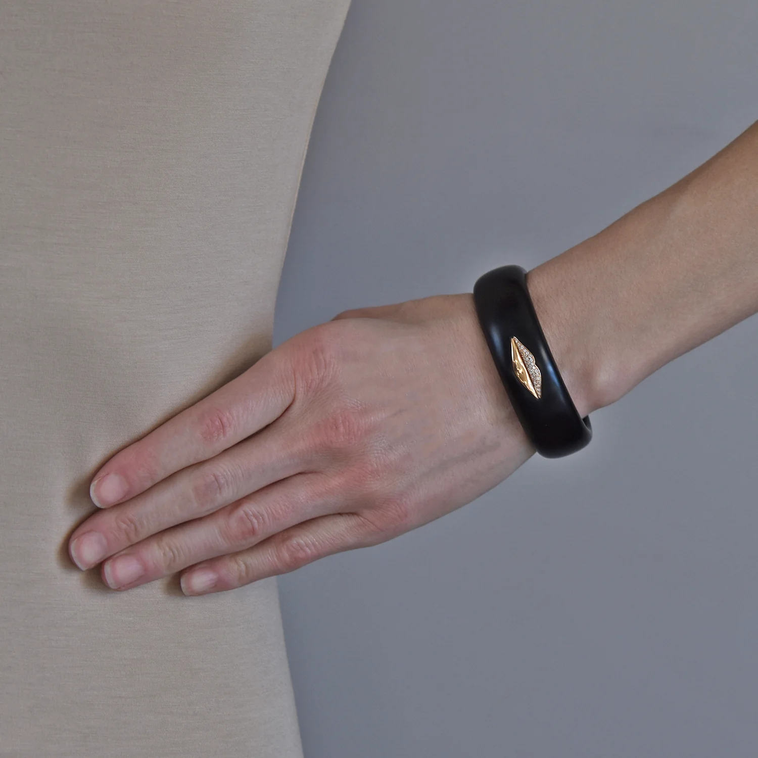 G. BVLGARI Vintage 18kt Rose Gold + Jet "Enigma" Diamond Lips Cuff Bracelet - Image 8