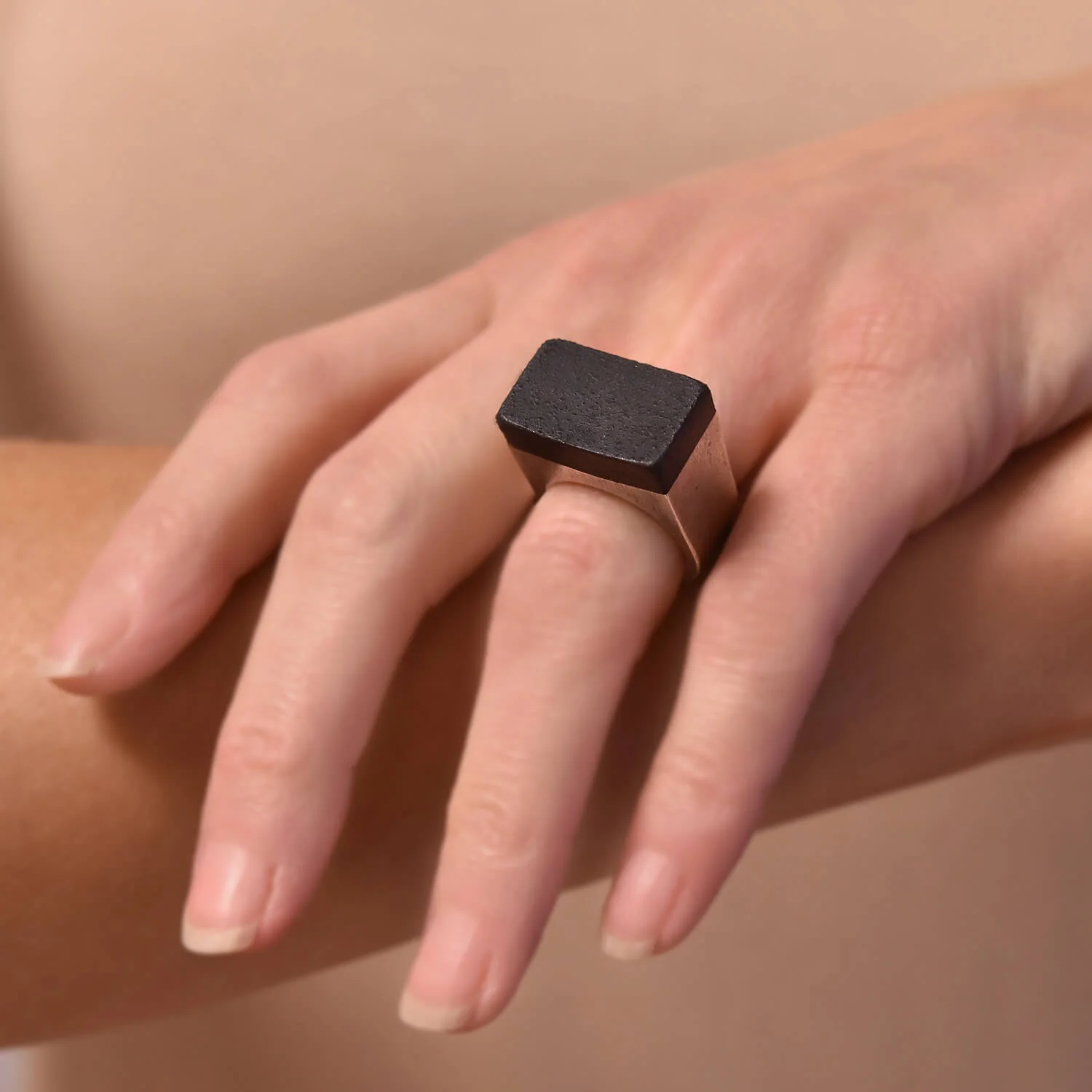 GUCCI Vintage Large Sterling Silver + Rubber Ring - Image 7