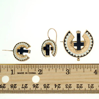 Victorian 15kt Onyx Cross & Enamel Earring & Pin Set - Image 9