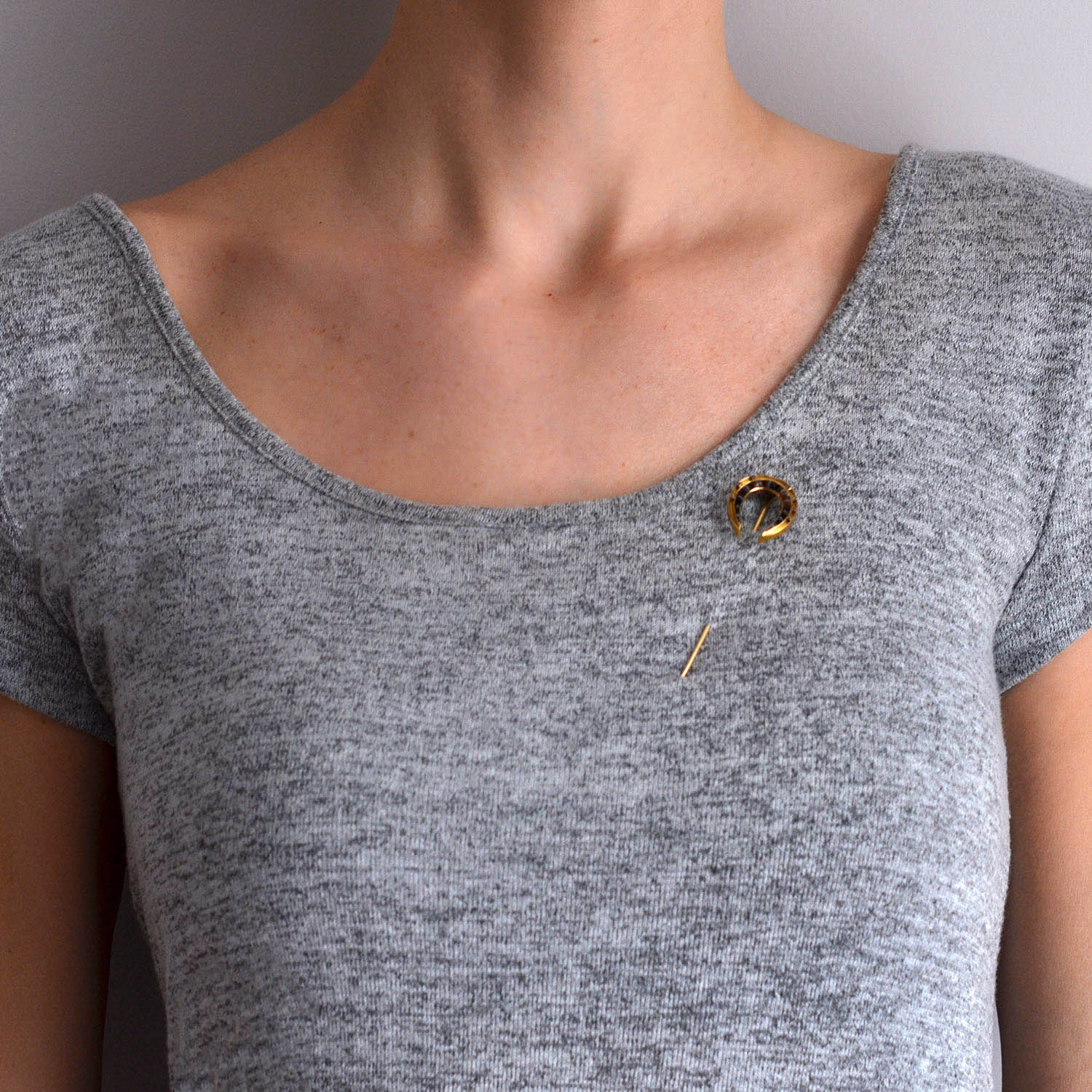 Victorian 18kt/14kt Banded Agate + Rose Cut Diamond Horseshoe Stick Pin - Image 7